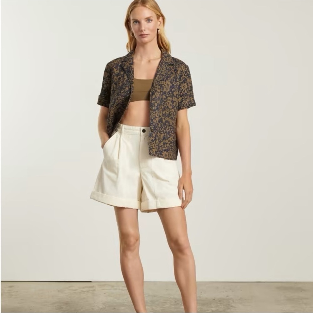 Everlane The Tourist Shorts in Canvas Bone color - Picture 5 of 10